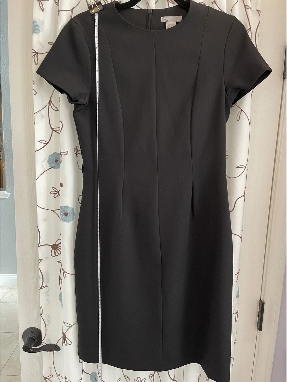 H&M | S | Black Short Sleeve Seamed Sheath Dress with Pockets